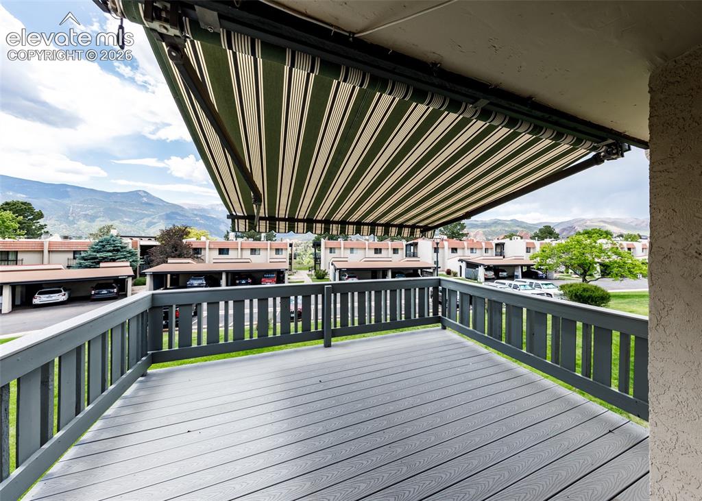Image 34 of 48: Deck