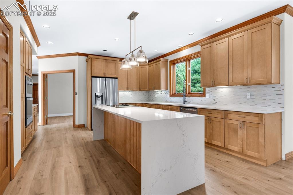 Image 11 of 50: Kitchen