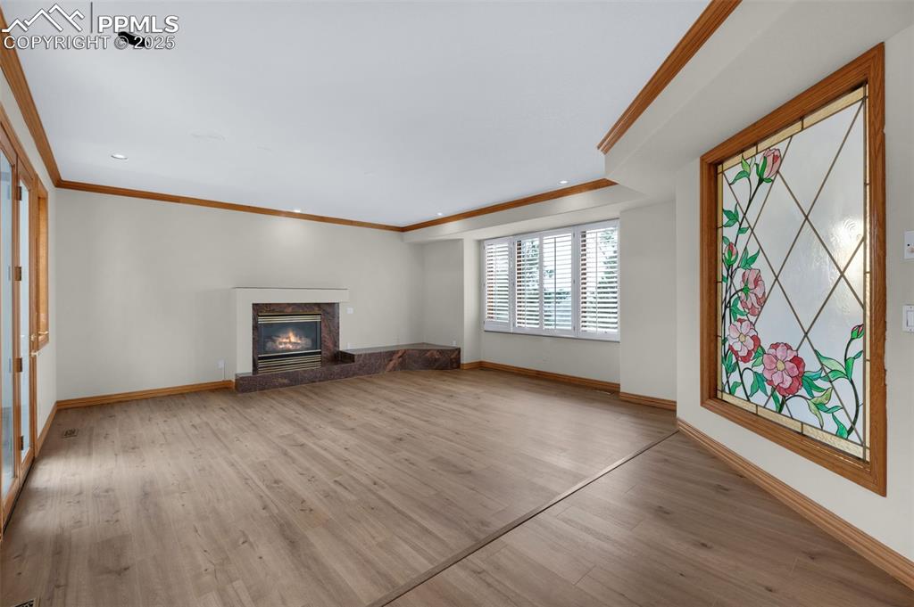 Image 13 of 50: Living Room