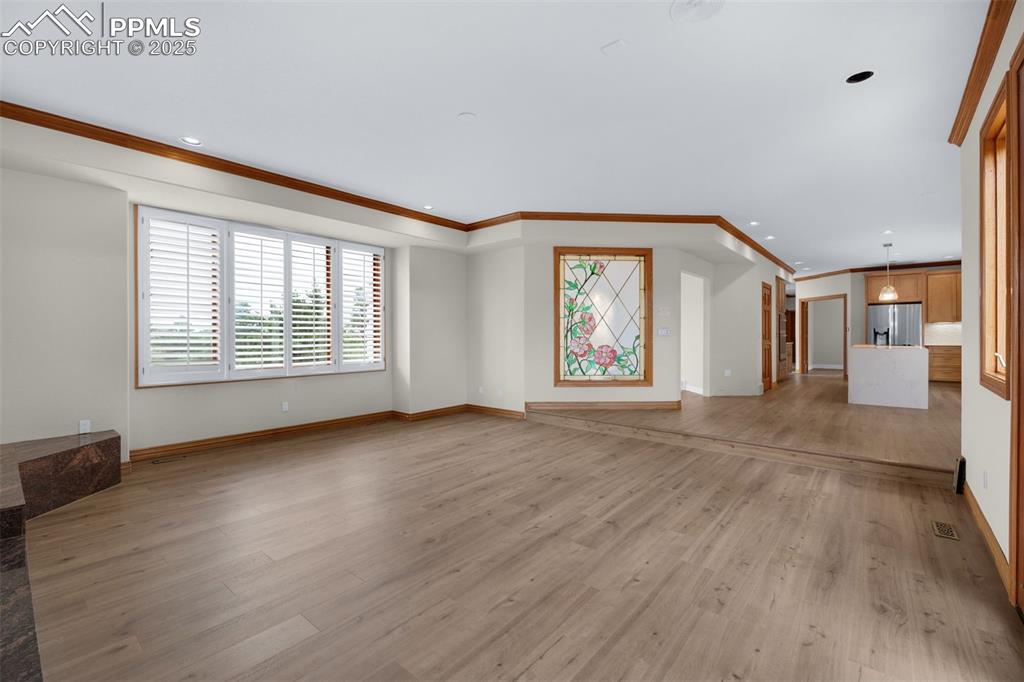 Image 14 of 50: Living Room