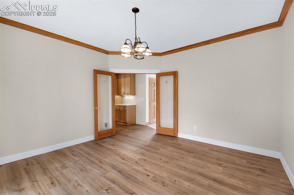 Image 17 of 50: Dining Area