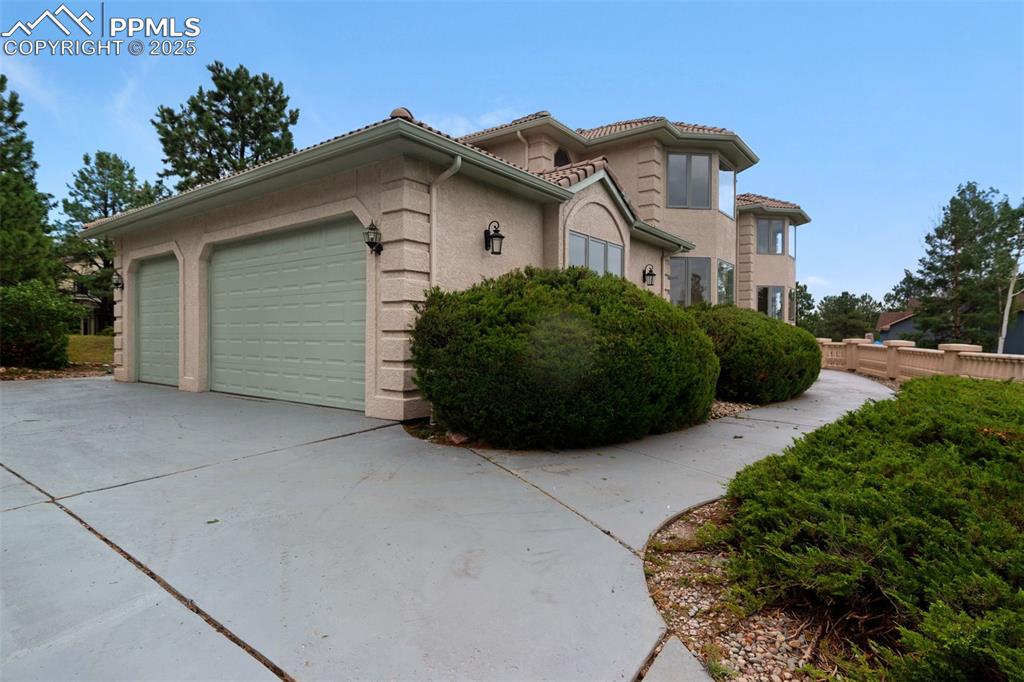 Image 2 of 50: Side of Structure