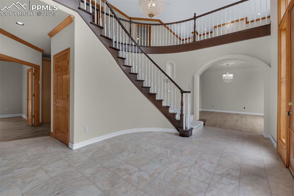 Image 4 of 50: Entry