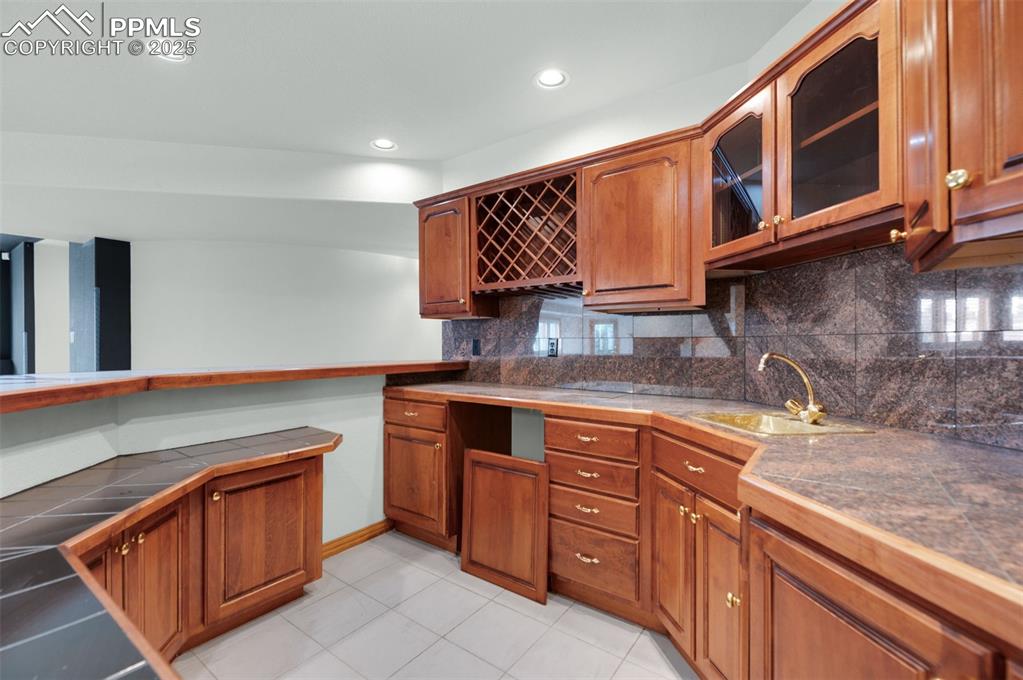 Image 40 of 50: Kitchen