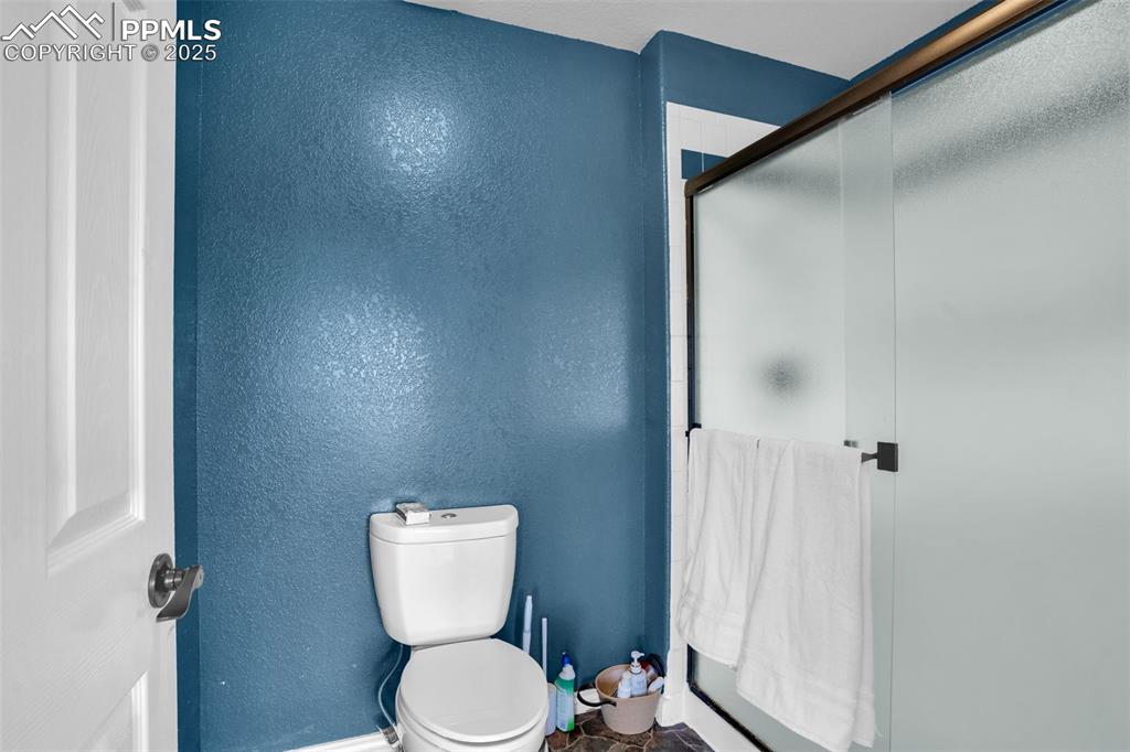 Image 22 of 48: Bathroom