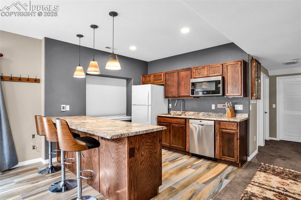 Image 36 of 48: Kitchen