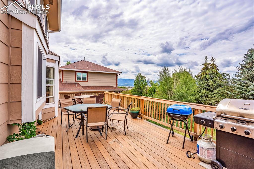 Image 42 of 48: Deck