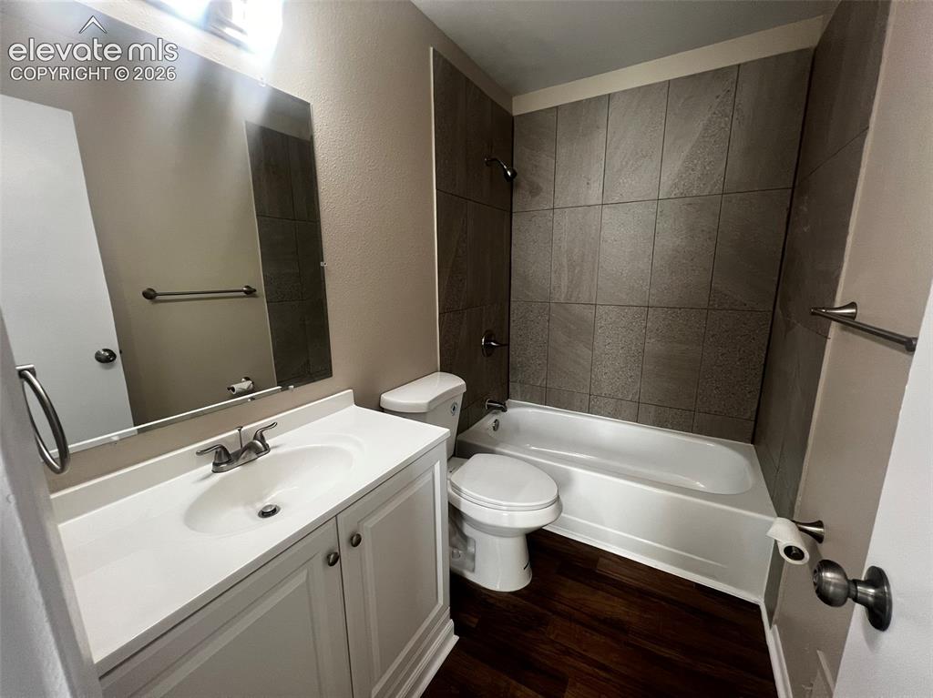 Image 11 of 17: Bathroom