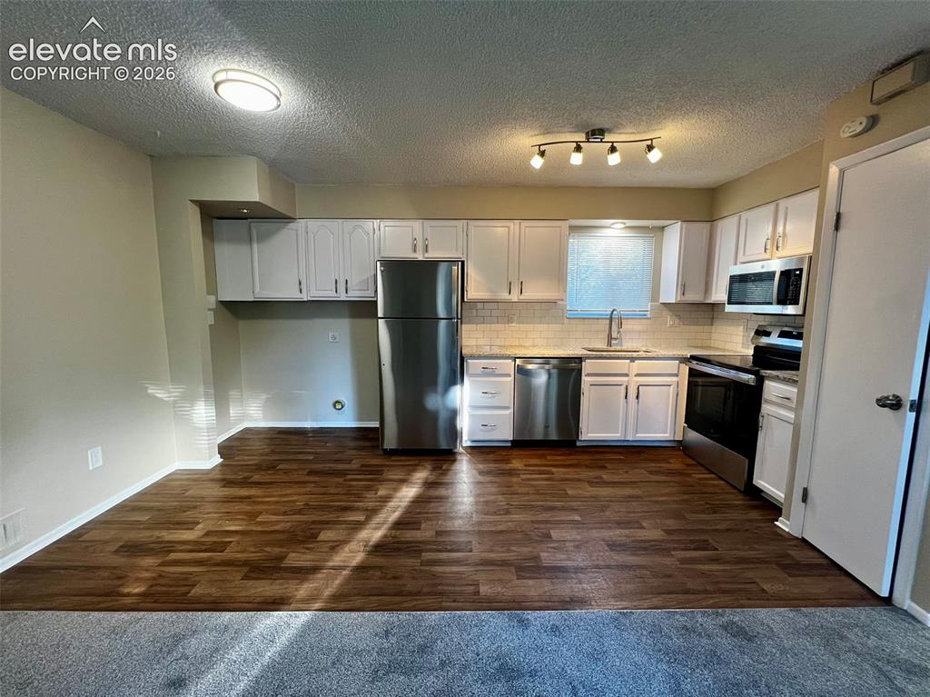 Image 3 of 17: Kitchen