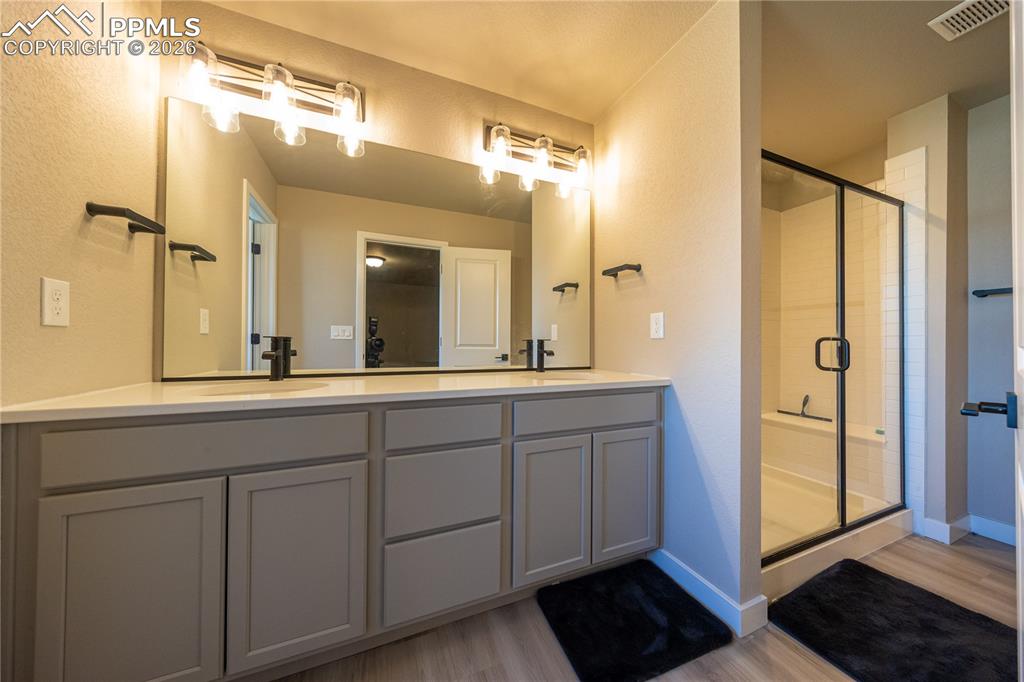 Image 23 of 31: Master Bathroom