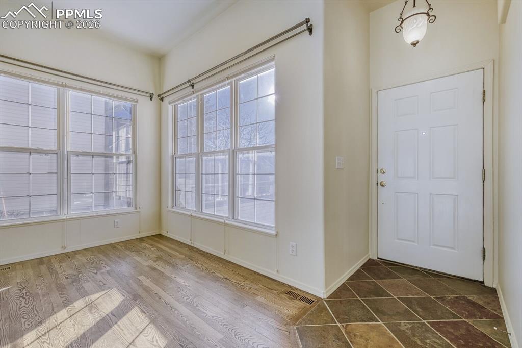 Image 4 of 25: Entry