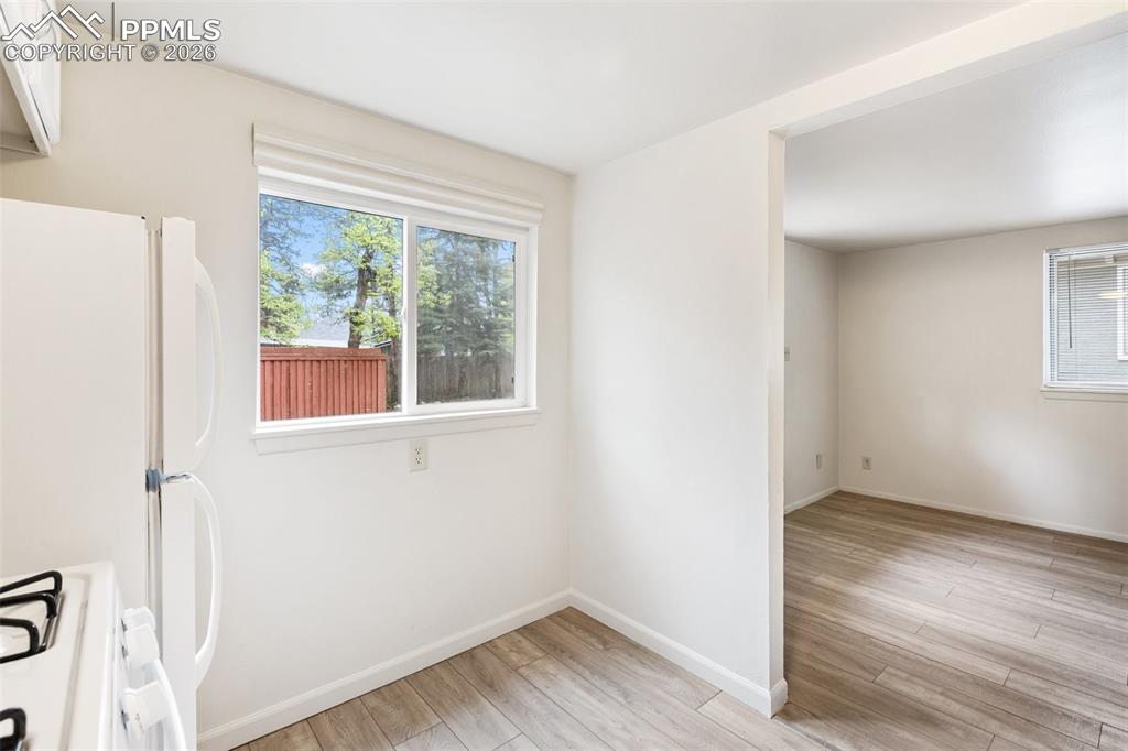 Image 14 of 34: Kitchen