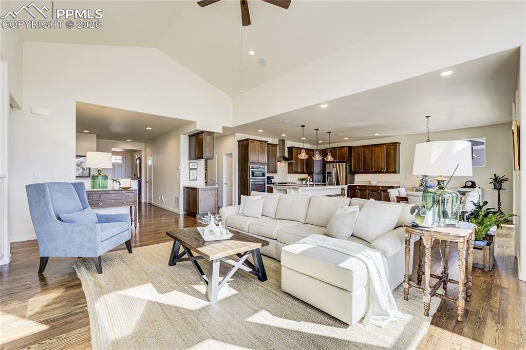 Image 17 of 50: Living Room