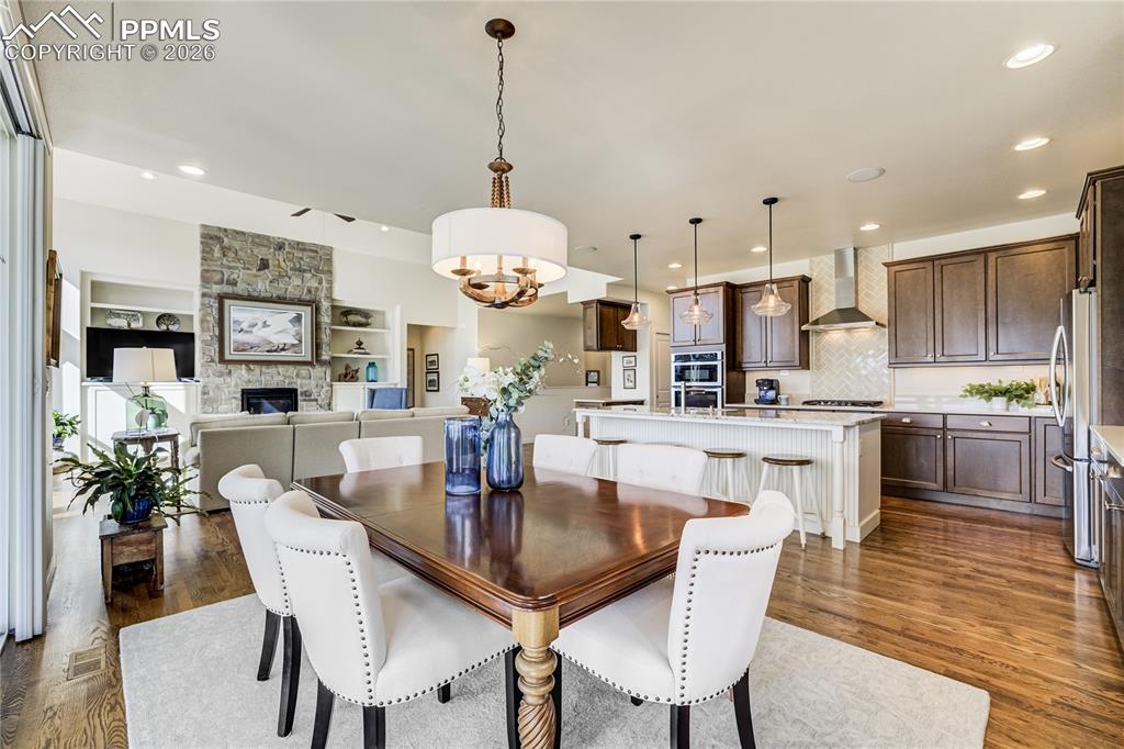 Image 21 of 50: Dining Area