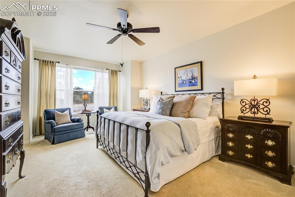 Image 25 of 50: Bedroom