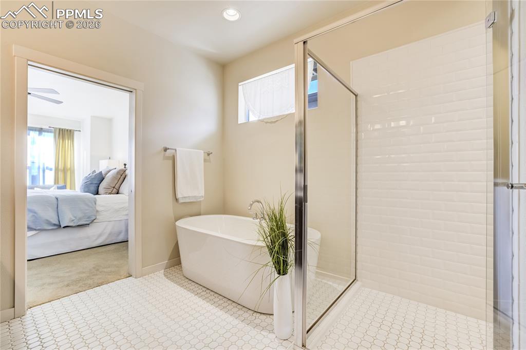 Image 26 of 50: Bathroom