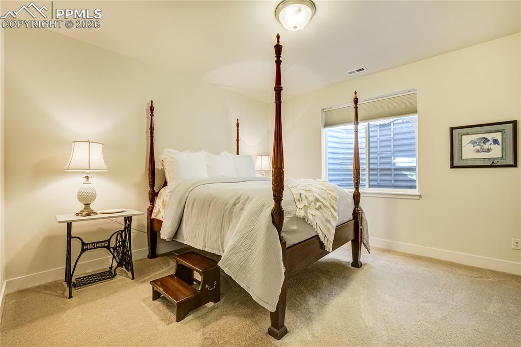 Image 36 of 50: Bedroom