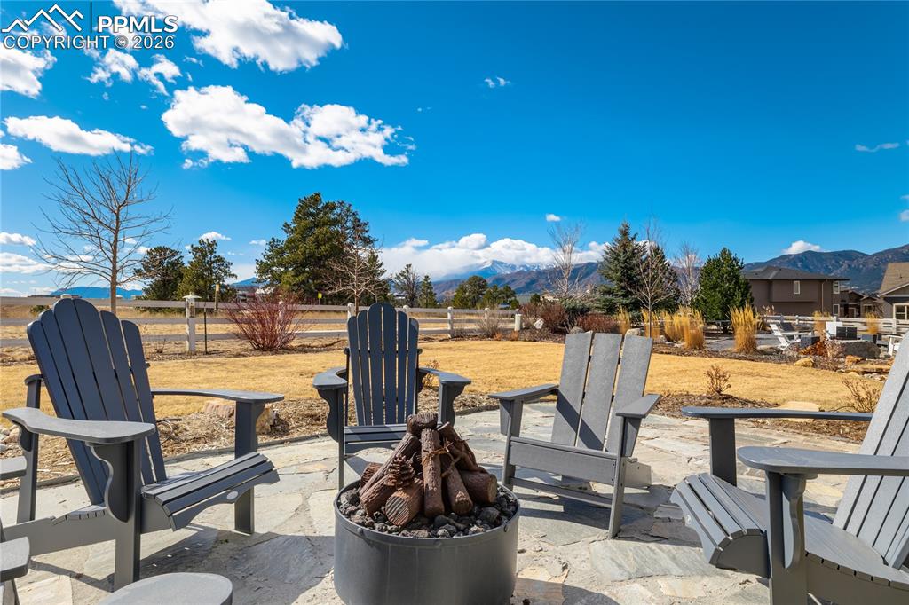 Image 40 of 50: Patio