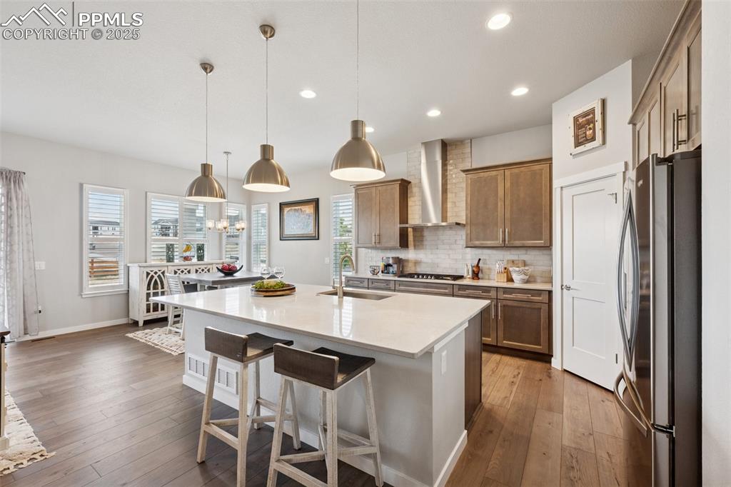 Image 10 of 45: Quartz counters and gas range!