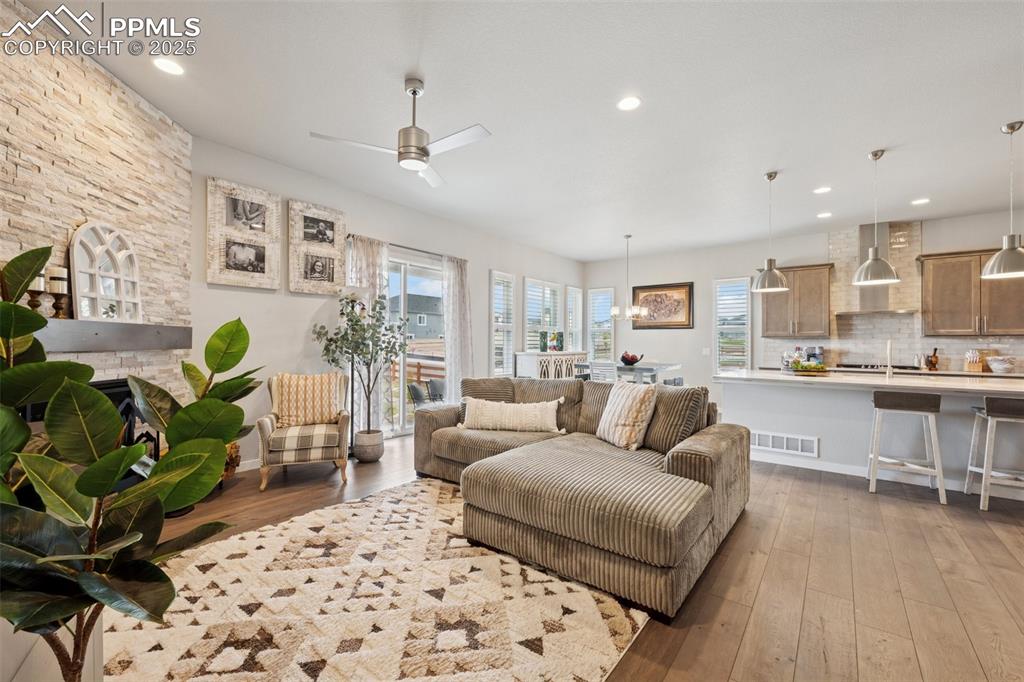 Image 15 of 45: Open floor plan and upgraded fan!