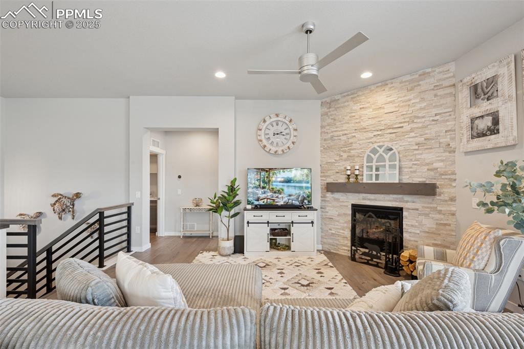 Image 17 of 45: Horizontal railings at the stairs and laundry to the back left!