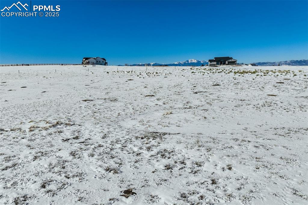 Image 10 of 20: View of snowy yard
