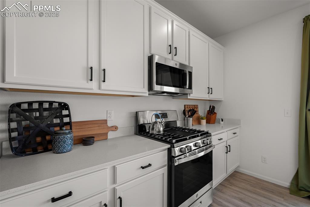 Image 14 of 46: Kitchen