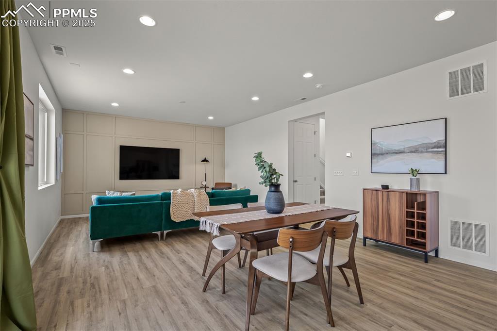 Image 17 of 46: Dining Area
