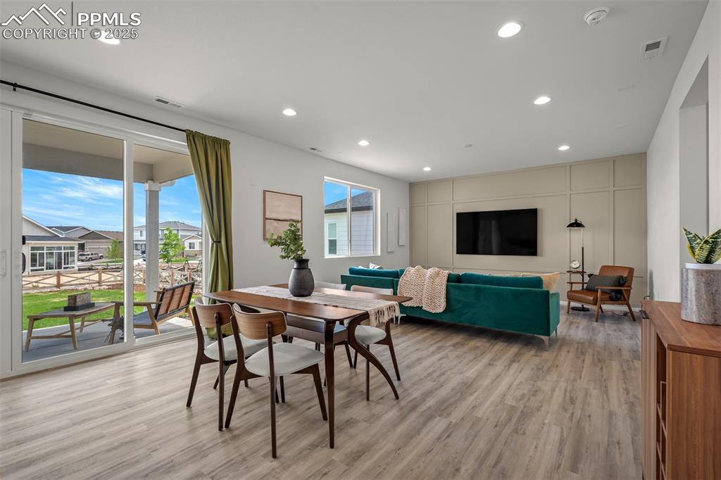 Image 18 of 46: Dining Area
