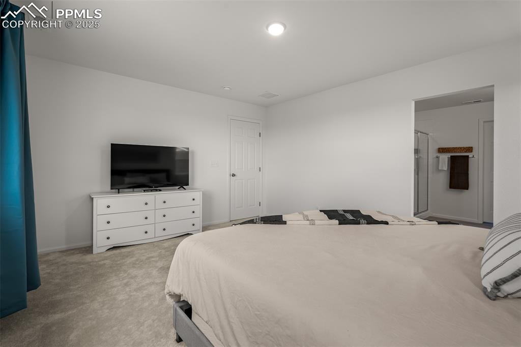 Image 29 of 46: Bedroom