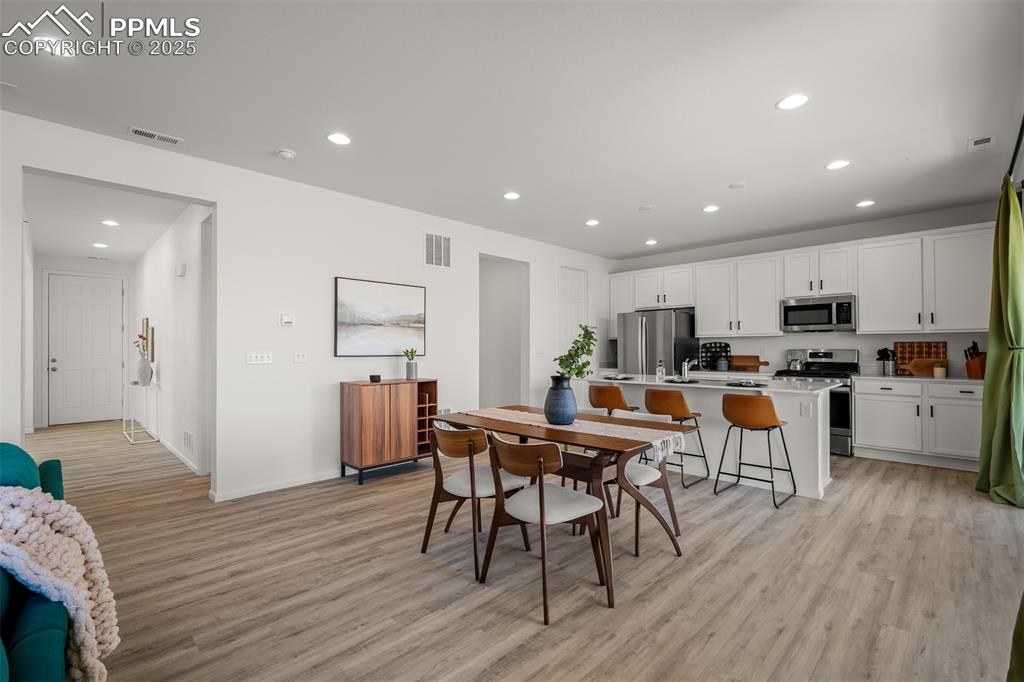 Image 7 of 46: Dining Area