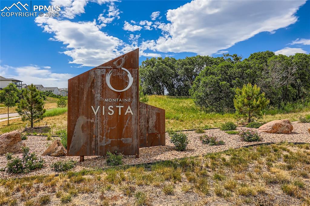 Image 41 of 44: View of community / neighborhood sign