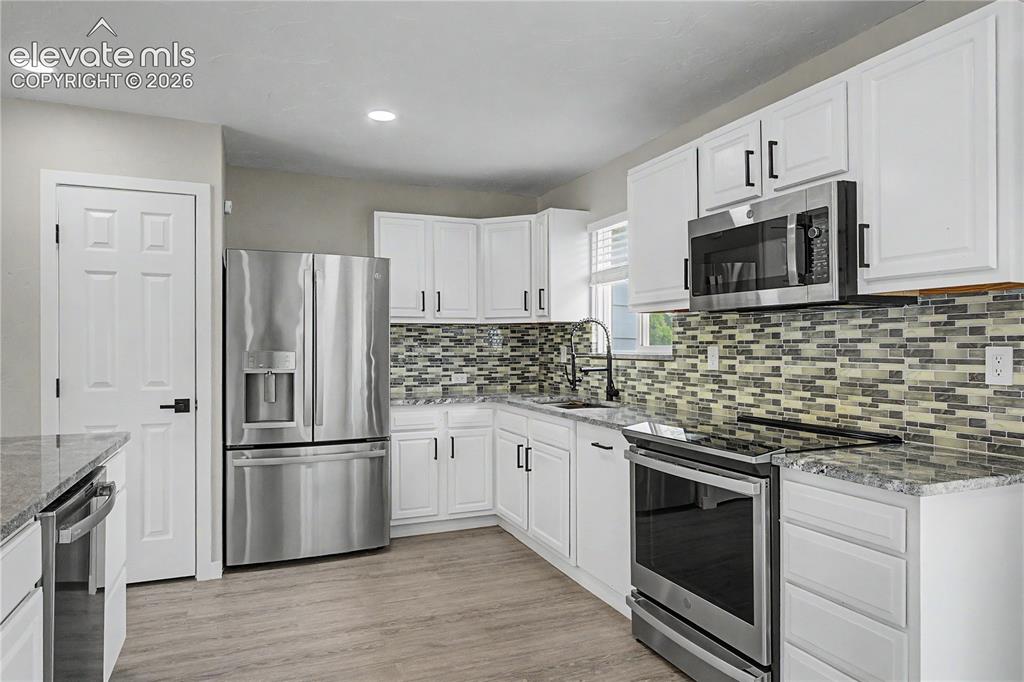 Image 2 of 34: Kitchen