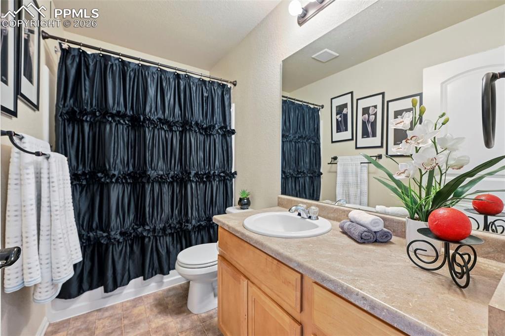 Image 35 of 44: Second level full bathroom.