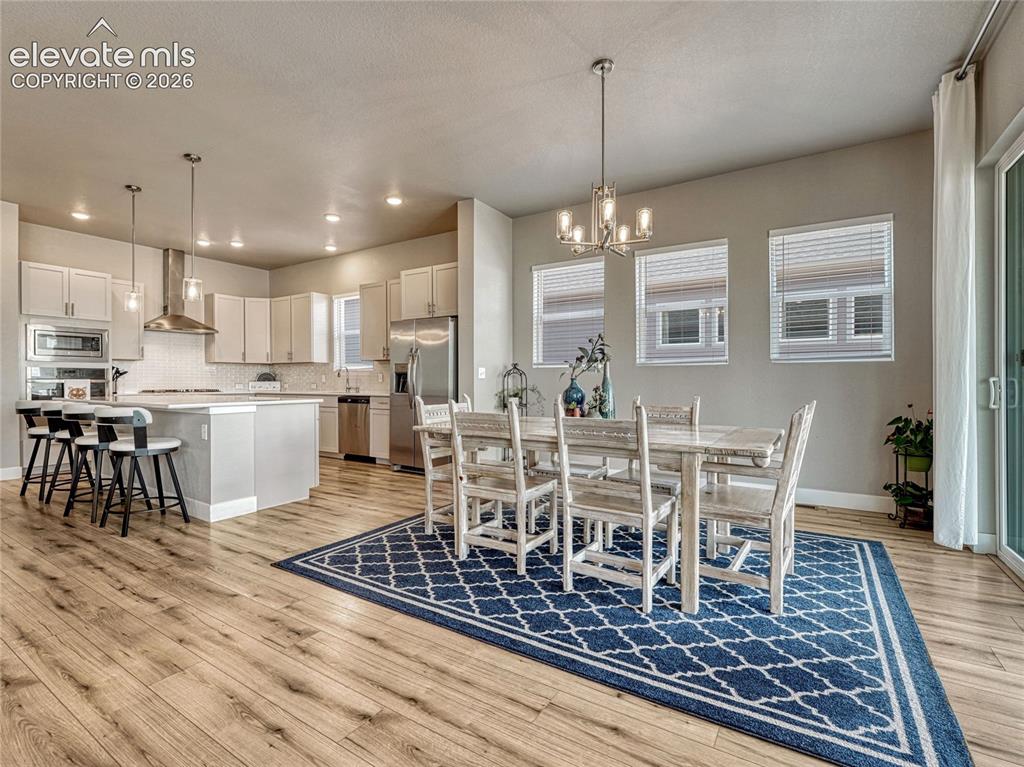 Image 11 of 46: Dining Area