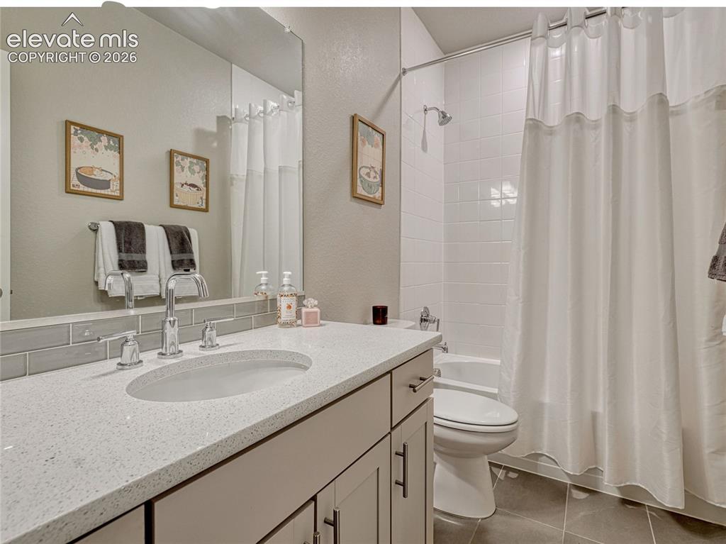 Image 36 of 46: Bathroom