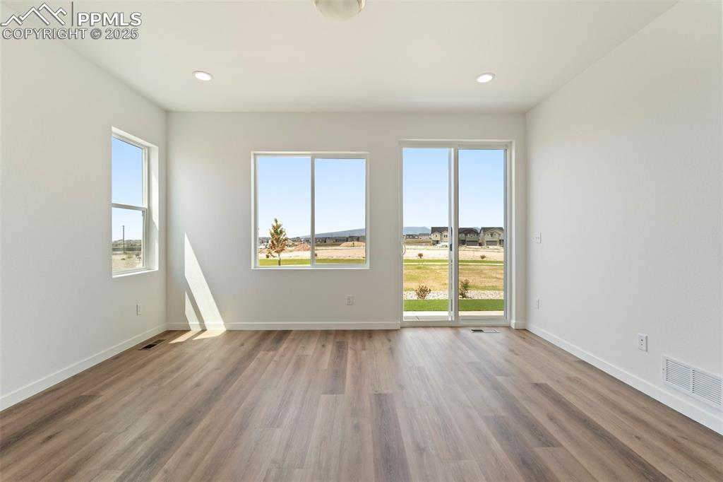 Image 15 of 36: Living Room