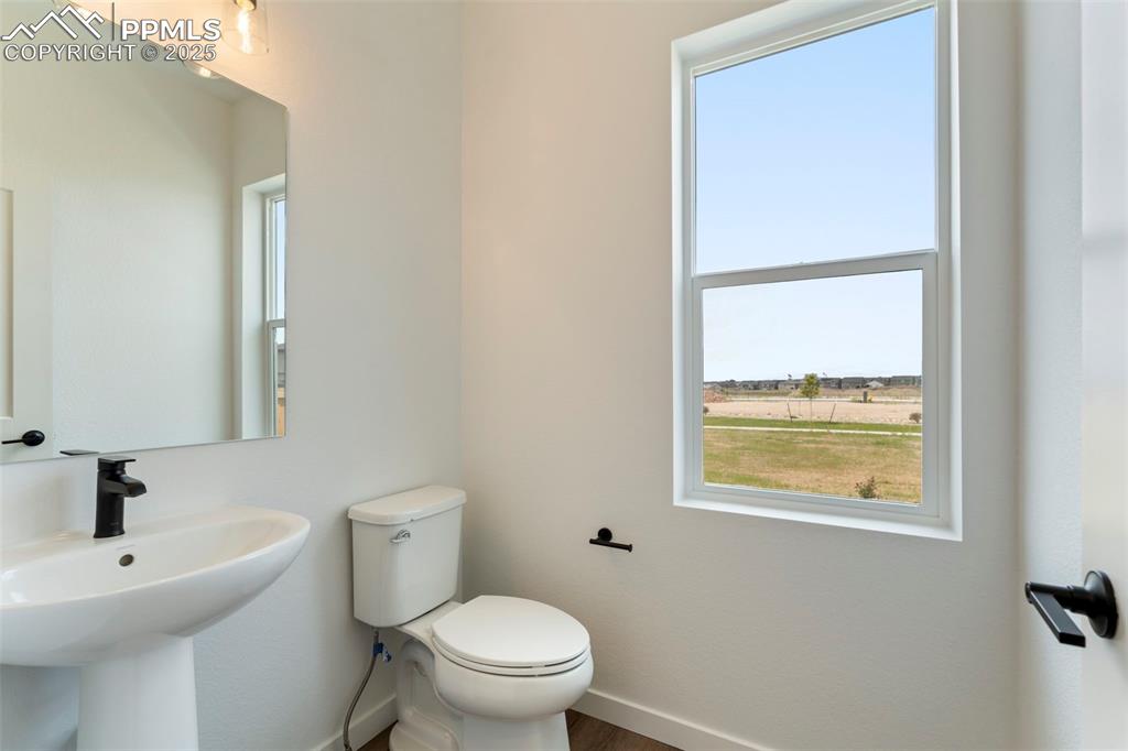 Image 17 of 36: Bathroom