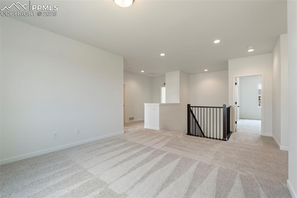 Image 18 of 36: Loft