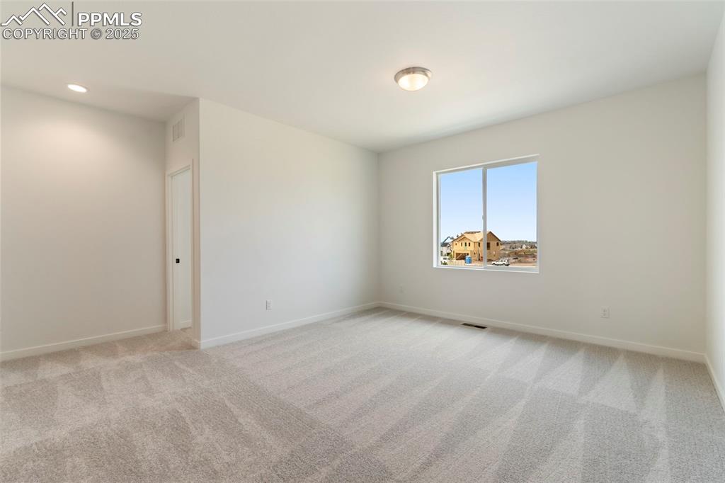 Image 19 of 36: Loft