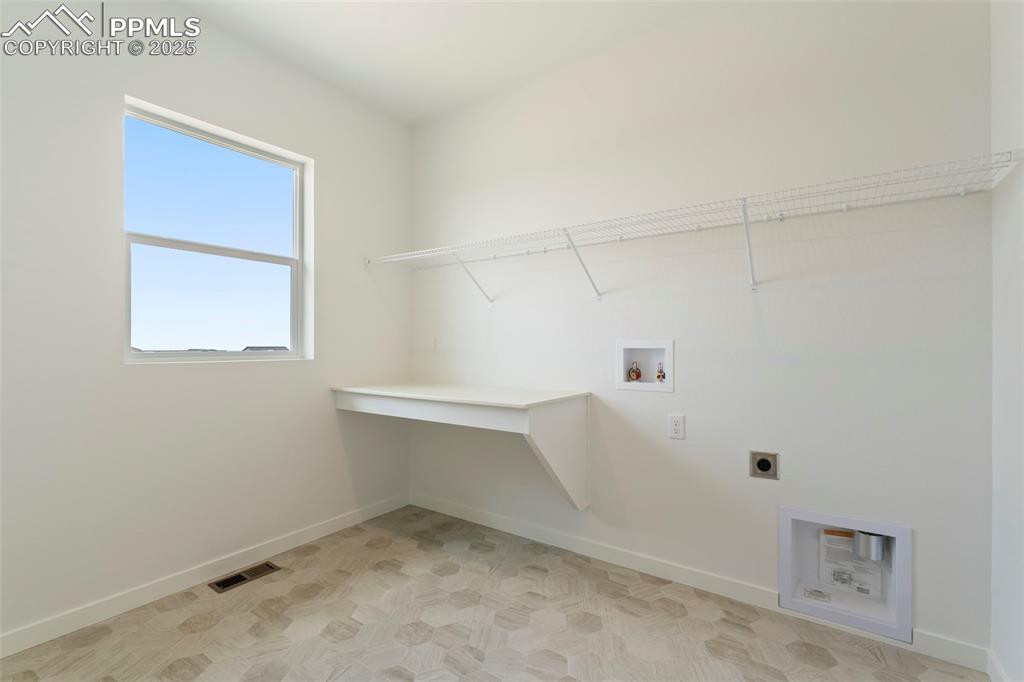 Image 27 of 36: Laundry