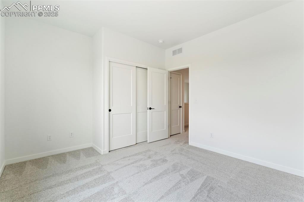 Image 29 of 36: Bedroom