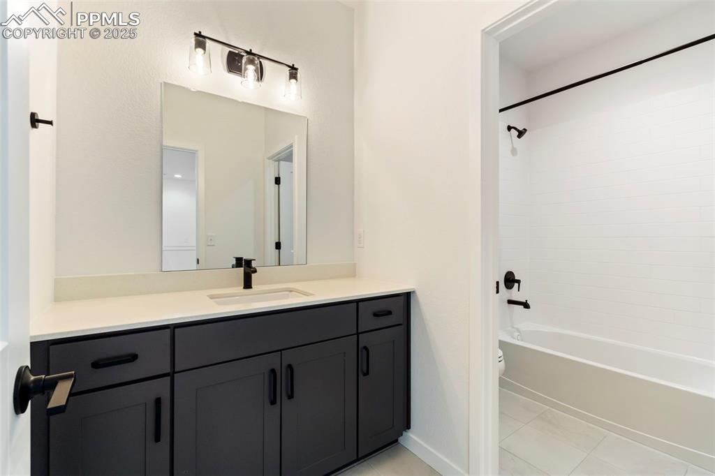 Image 30 of 36: Bathroom