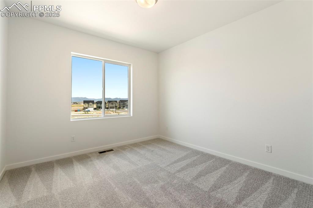 Image 32 of 36: Bedroom