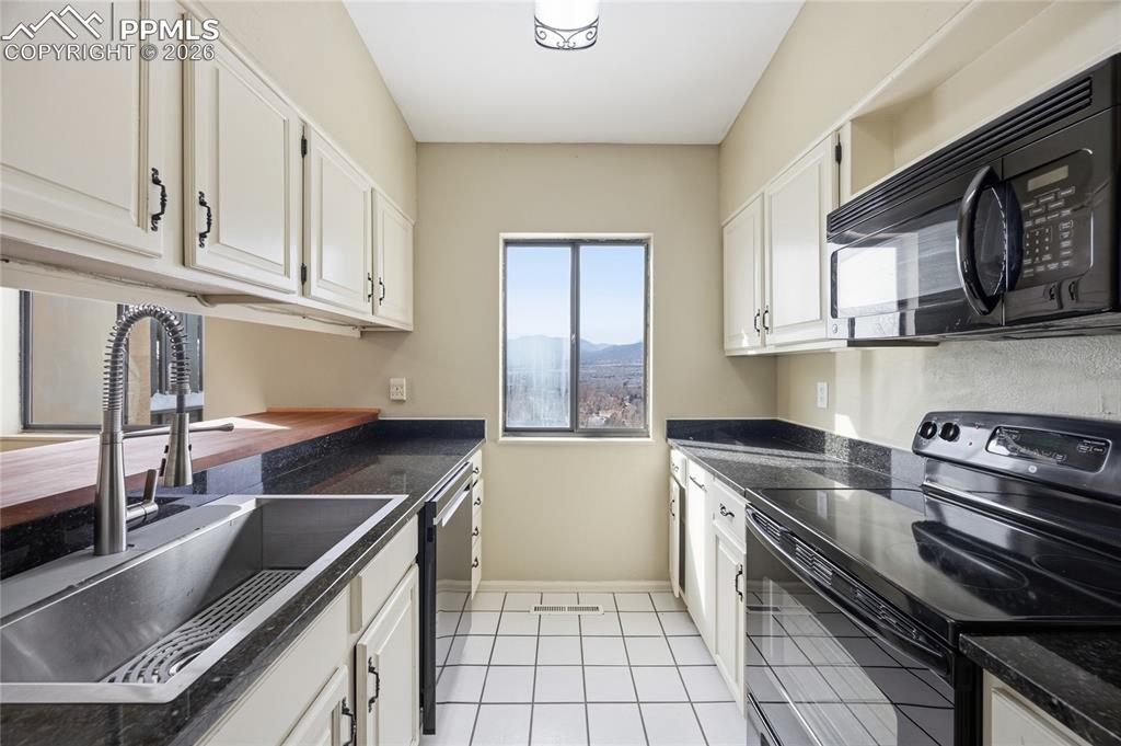 Image 2 of 32: Listing packet