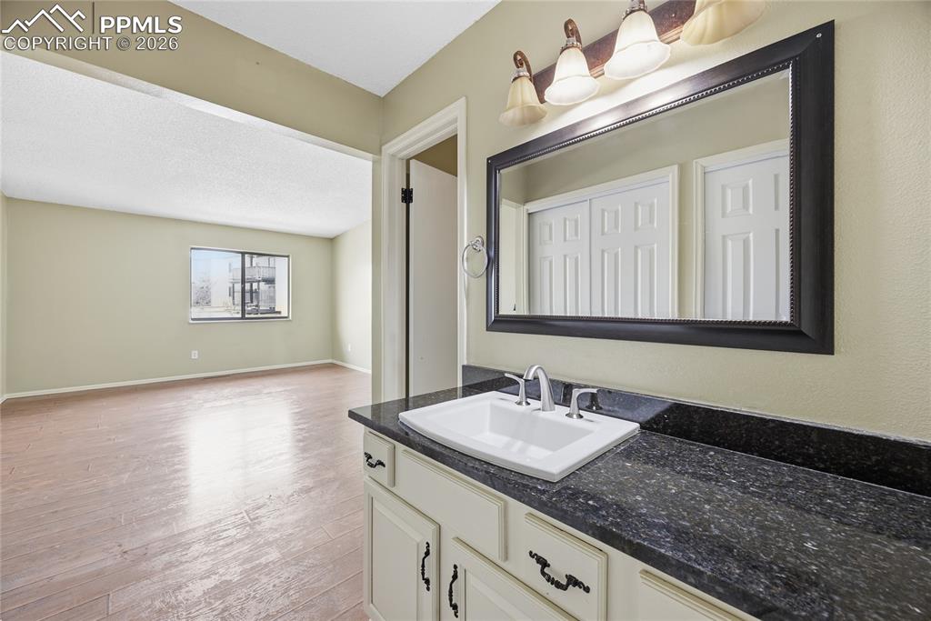 Image 25 of 32: Bedroom