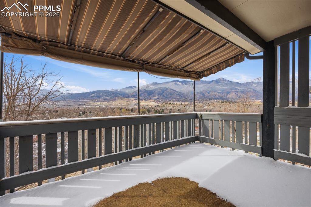 Image 28 of 32: Bathroom