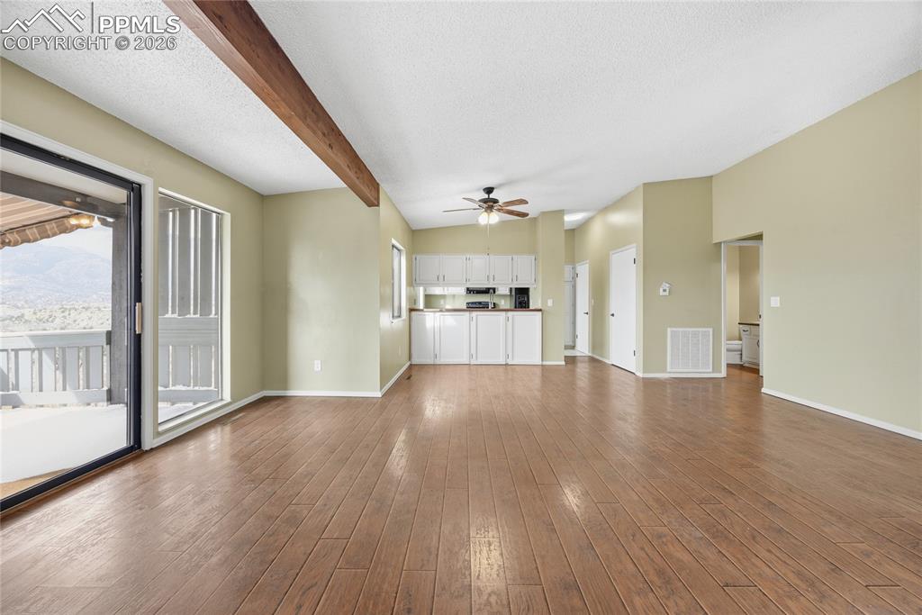 Image 8 of 32: Bathroom