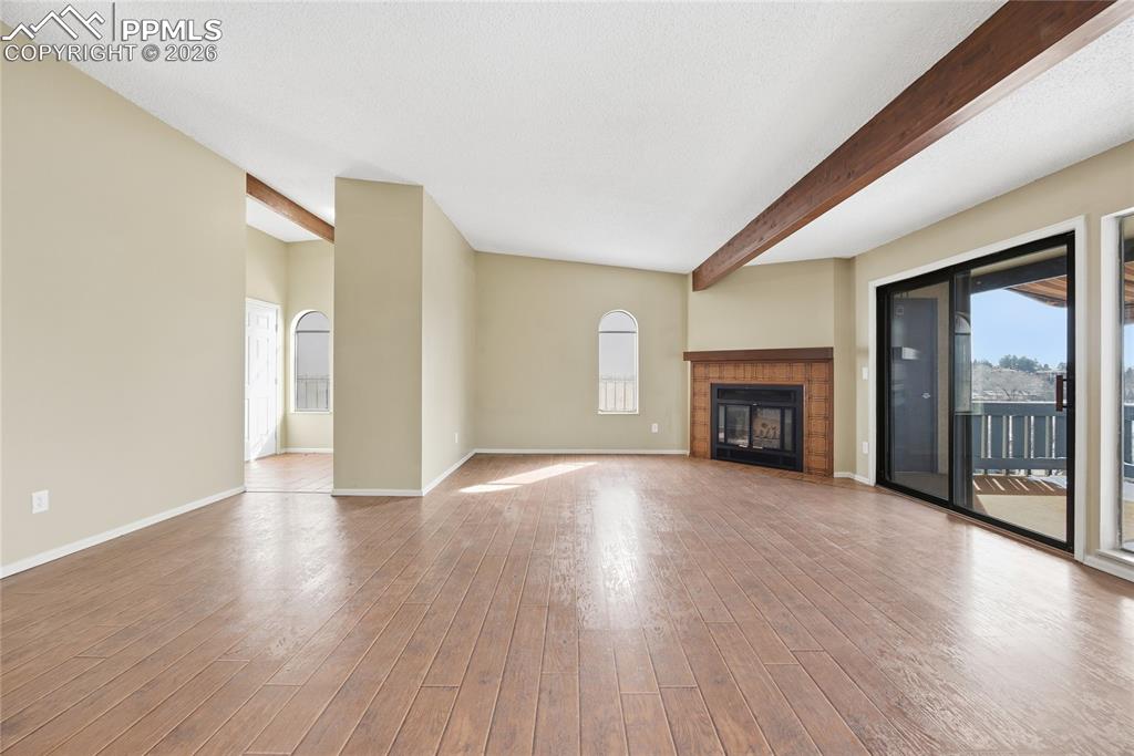 Image 9 of 32: Entry