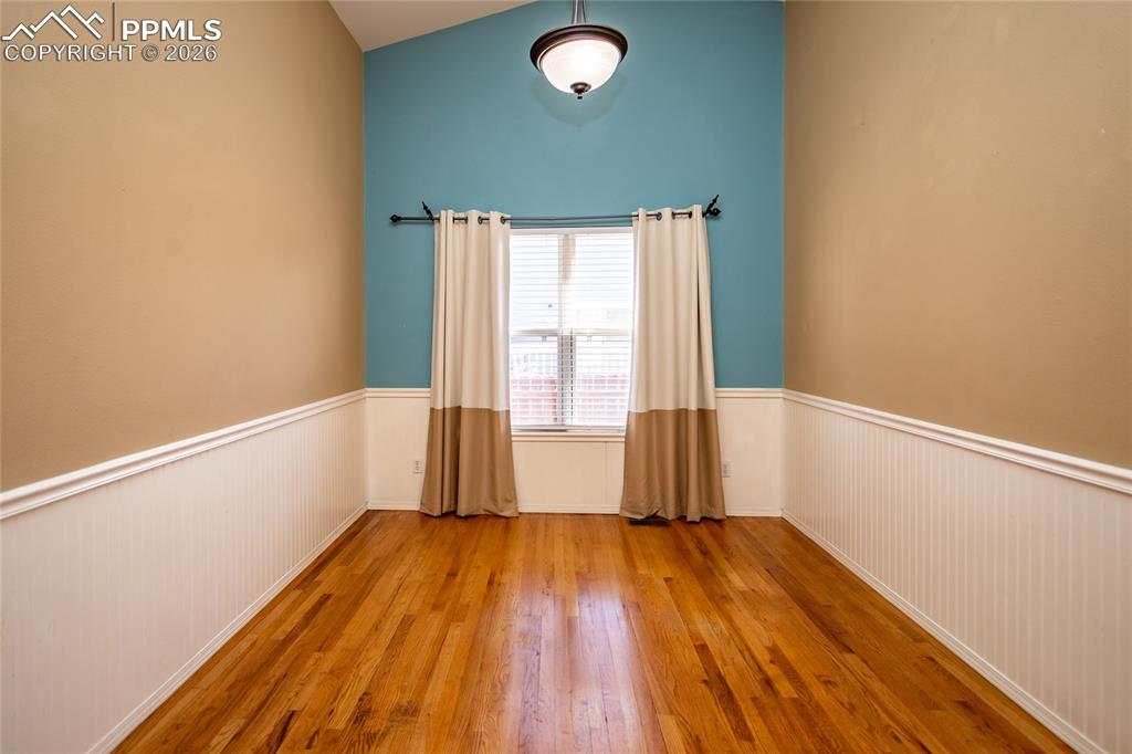 Image 11 of 48: Dining Room